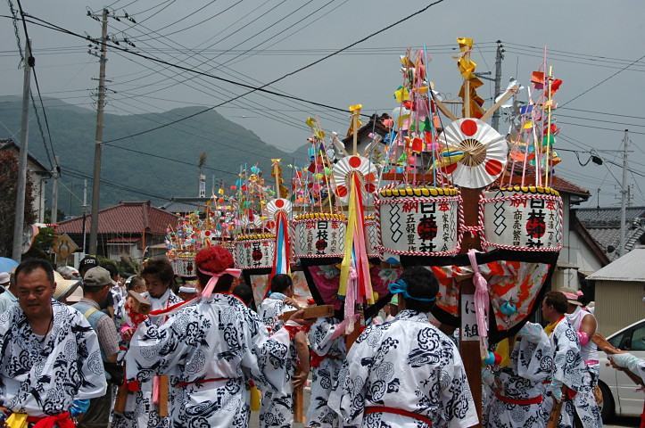 【中古】 神さまのいる村 白間津大祭物語/ひくまの出版/川奈静 神さまのいる村 白間津大祭物語: 中古 | かわな静 | 古本の通販